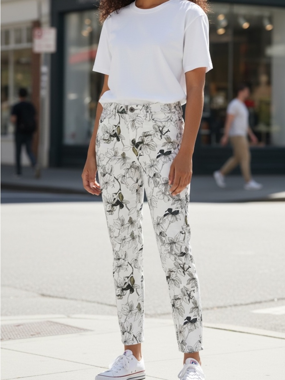 Buffalo David Bitton White Floral Cropped Ankle Pants